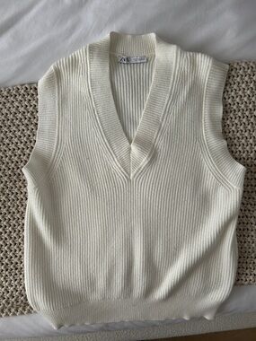 Zara Off-White Ribbed V-Neck Sweater Vest